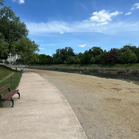 River דירה